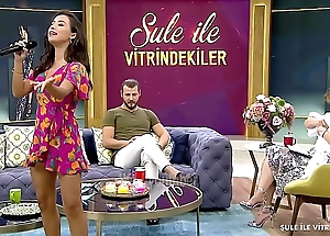Turkish celebrity TuÄŸba Yurt Mini Upskirt
