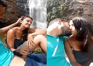 Today Exclusive-Sexy Desi Lover Kissing and Outdoor handjob
