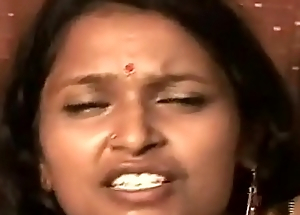 indian beauty with big tits sucked for fetching milk